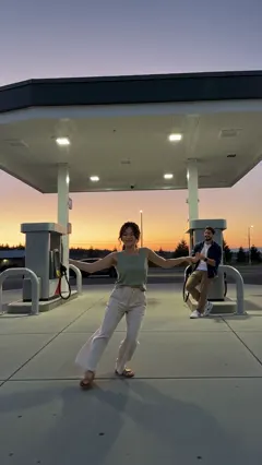 With a friend: The dance